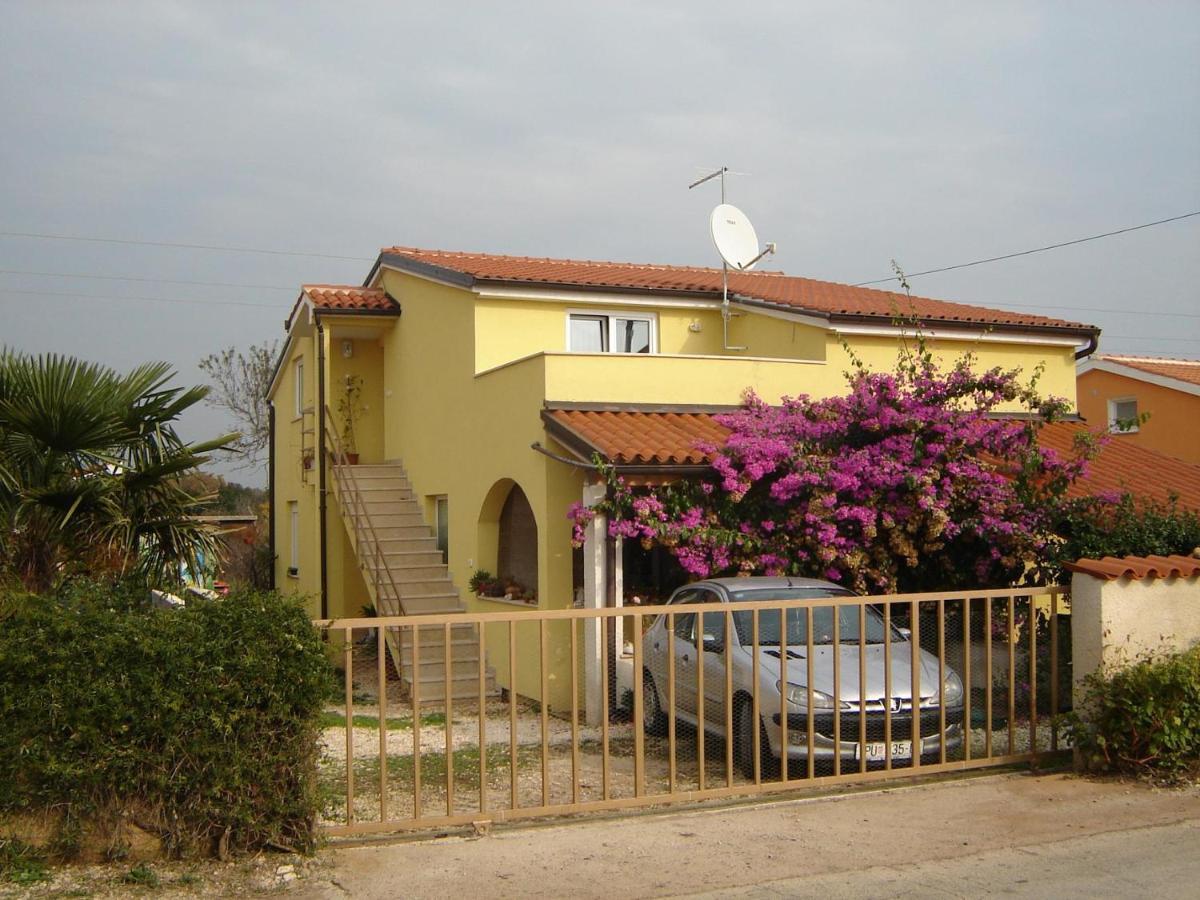 Apartment Samanta Šišan Bagian luar foto